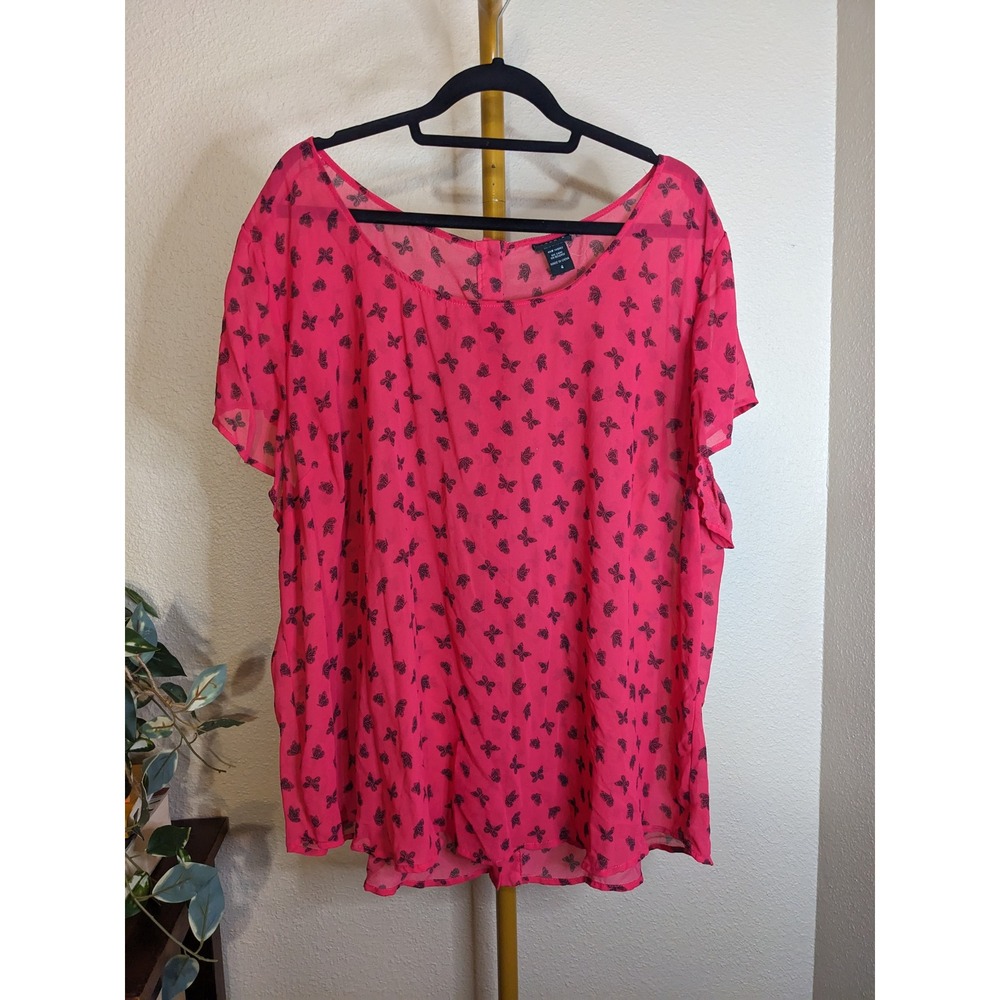 Torrid Pink Butterfly Print Button Back Chiffon Blouse Plus Size 4 4X Fuchsia